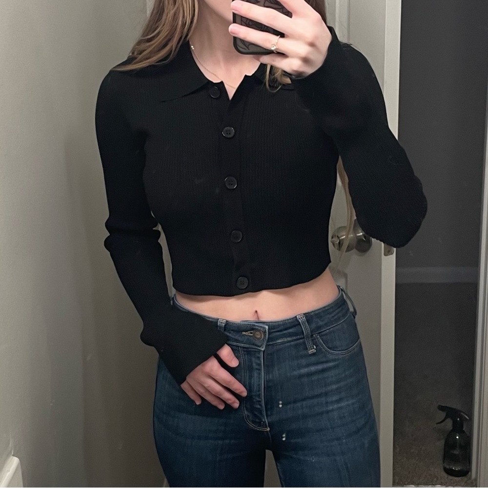 Forever21 Black Cropped Long-Sleeved Shirt